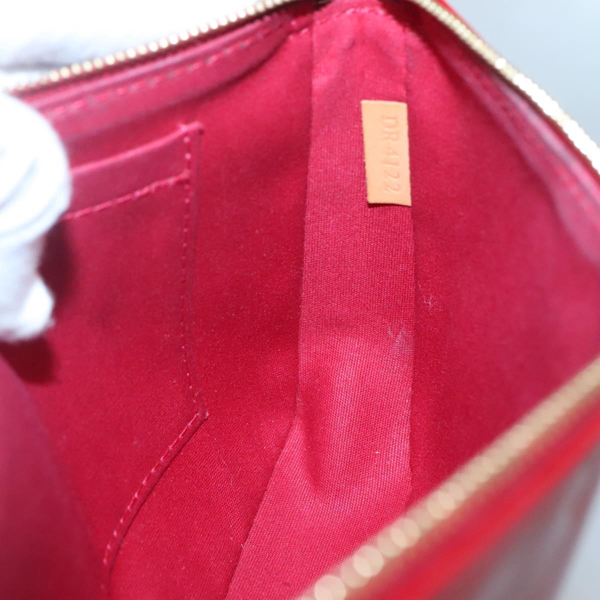 LOUIS VUITTON Vernis Pochette Accessoires Pouch Pomme D'amour M91577 Auth 125358
