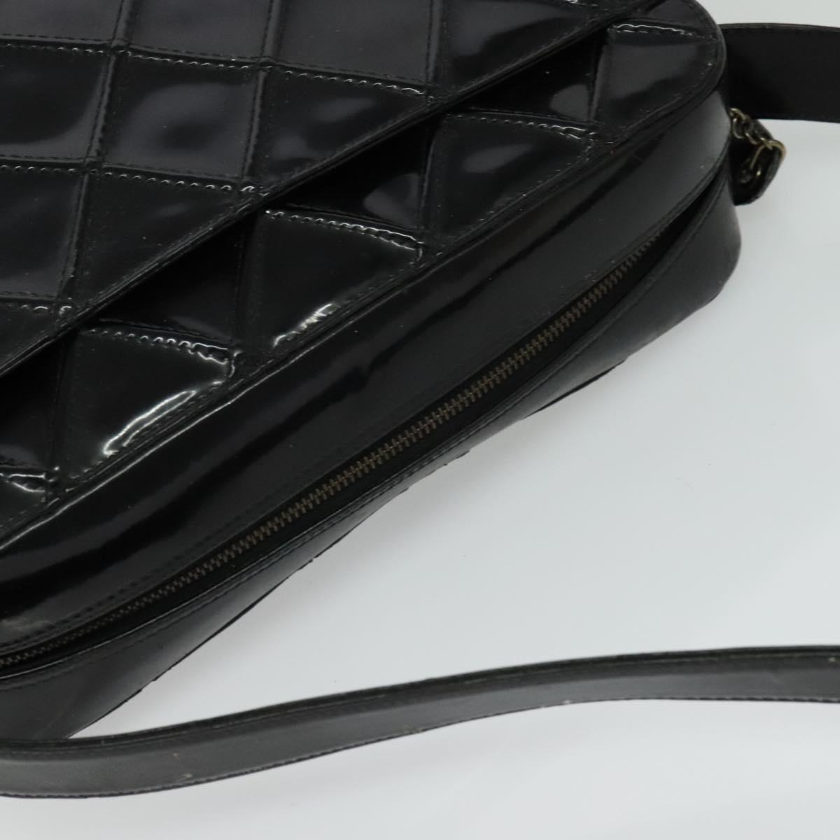 CHANEL Bicolore Shoulder Bag Enamel Black CC Auth 126184