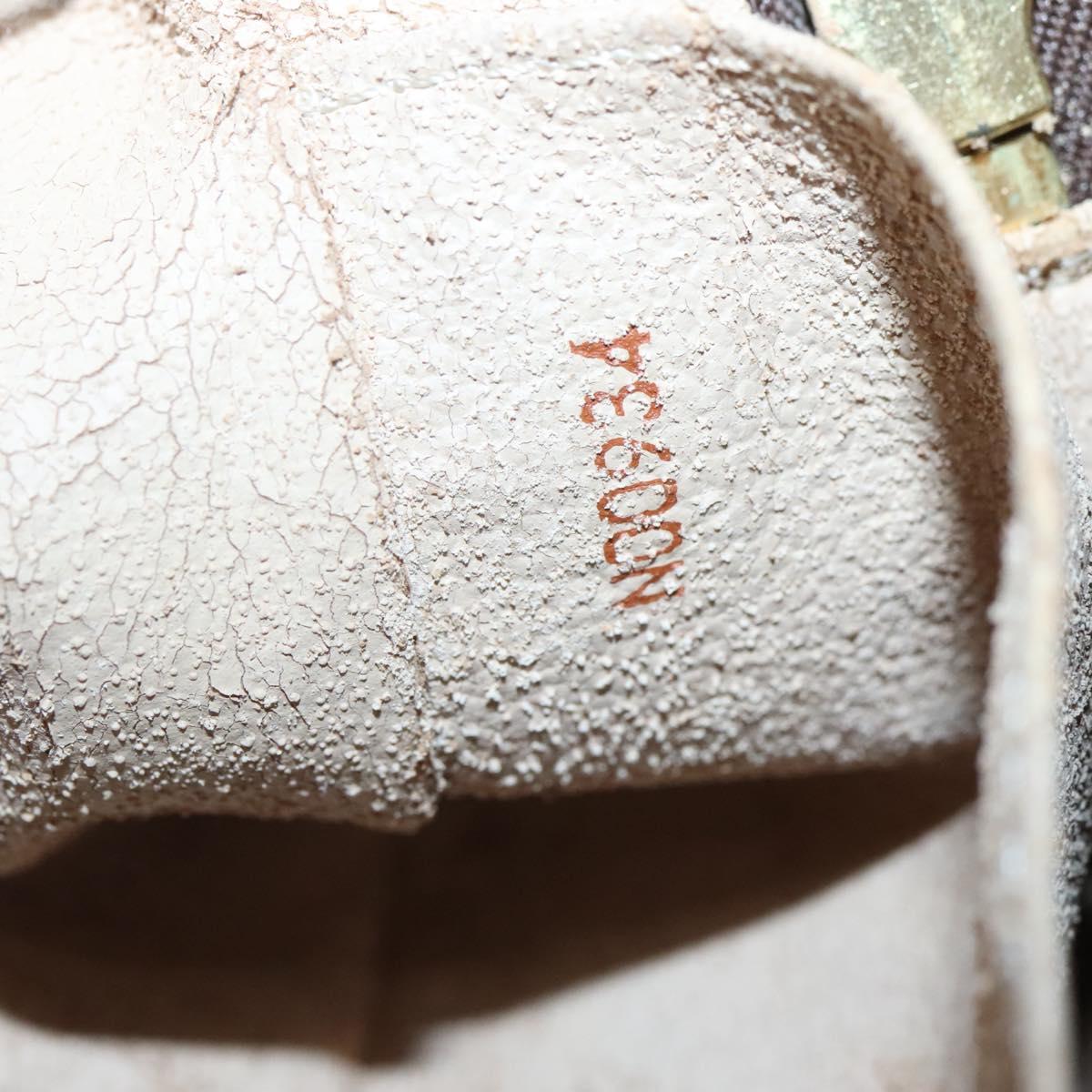 LOUIS VUITTON Monogram Trousse Toilette 28 Clutch Bag M47522 LV Auth 127102