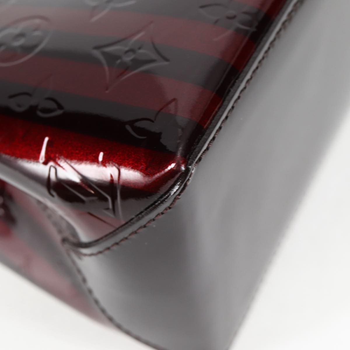 LOUIS VUITTON Vernis Rayure Wilshire PM Bag Pomme D'amour M91701 LV Auth 127206V