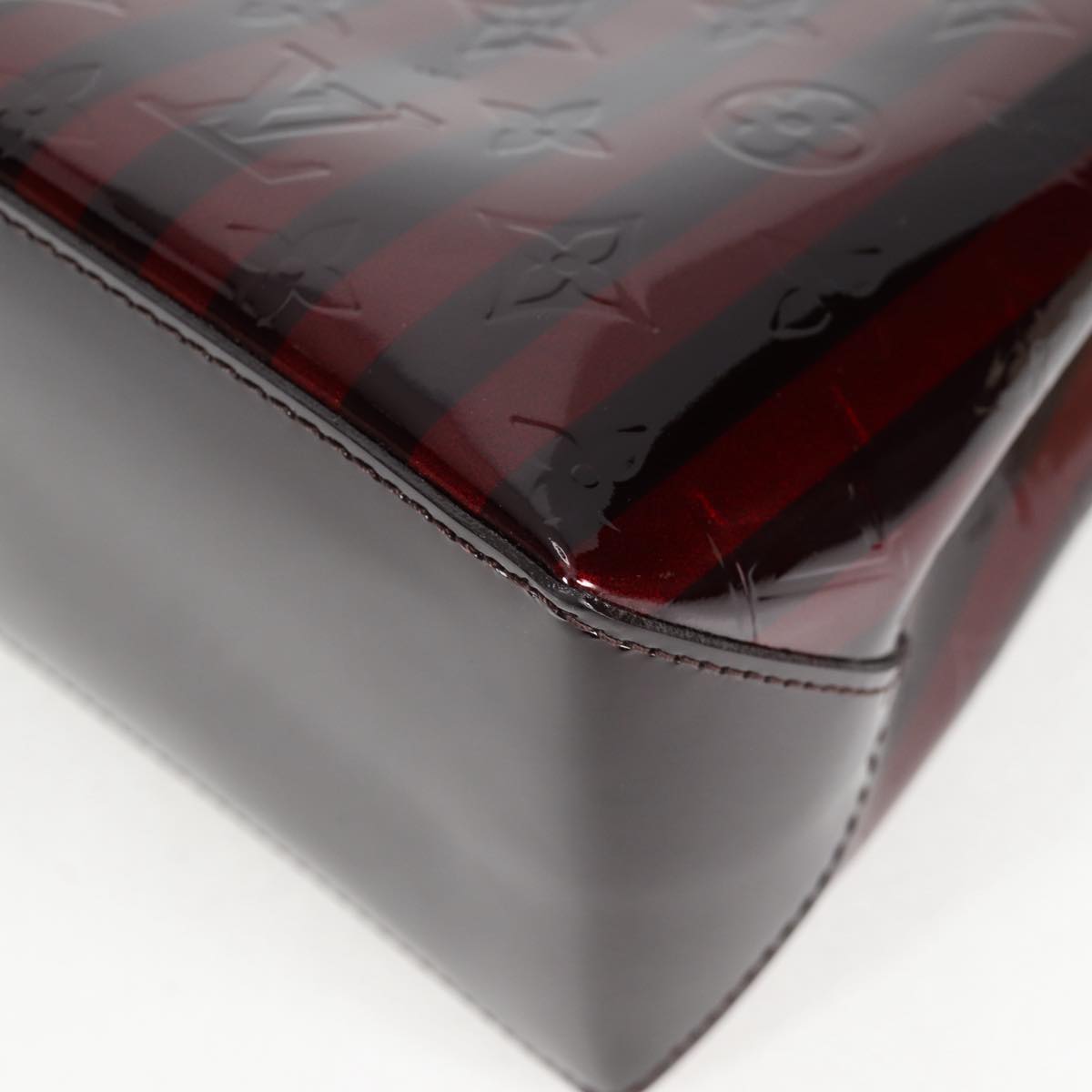 LOUIS VUITTON Vernis Rayure Wilshire PM Bag Pomme D'amour M91701 LV Auth 127206V