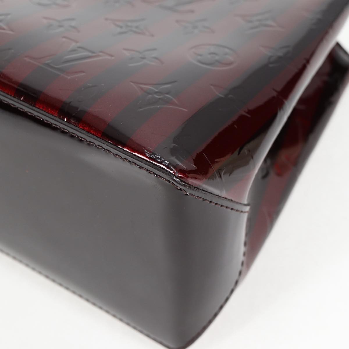 LOUIS VUITTON Vernis Rayure Wilshire PM Bag Pomme D'amour M91701 LV Auth 127206V