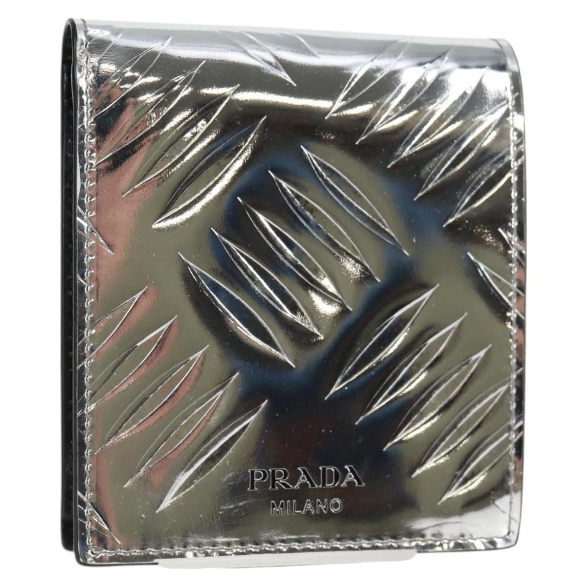 PRADA Wallet Patent leather Silver Auth 127893M