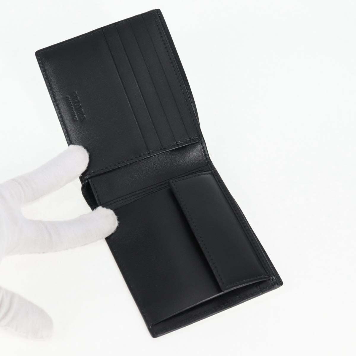 PRADA Wallet Patent leather Silver Auth 127893M