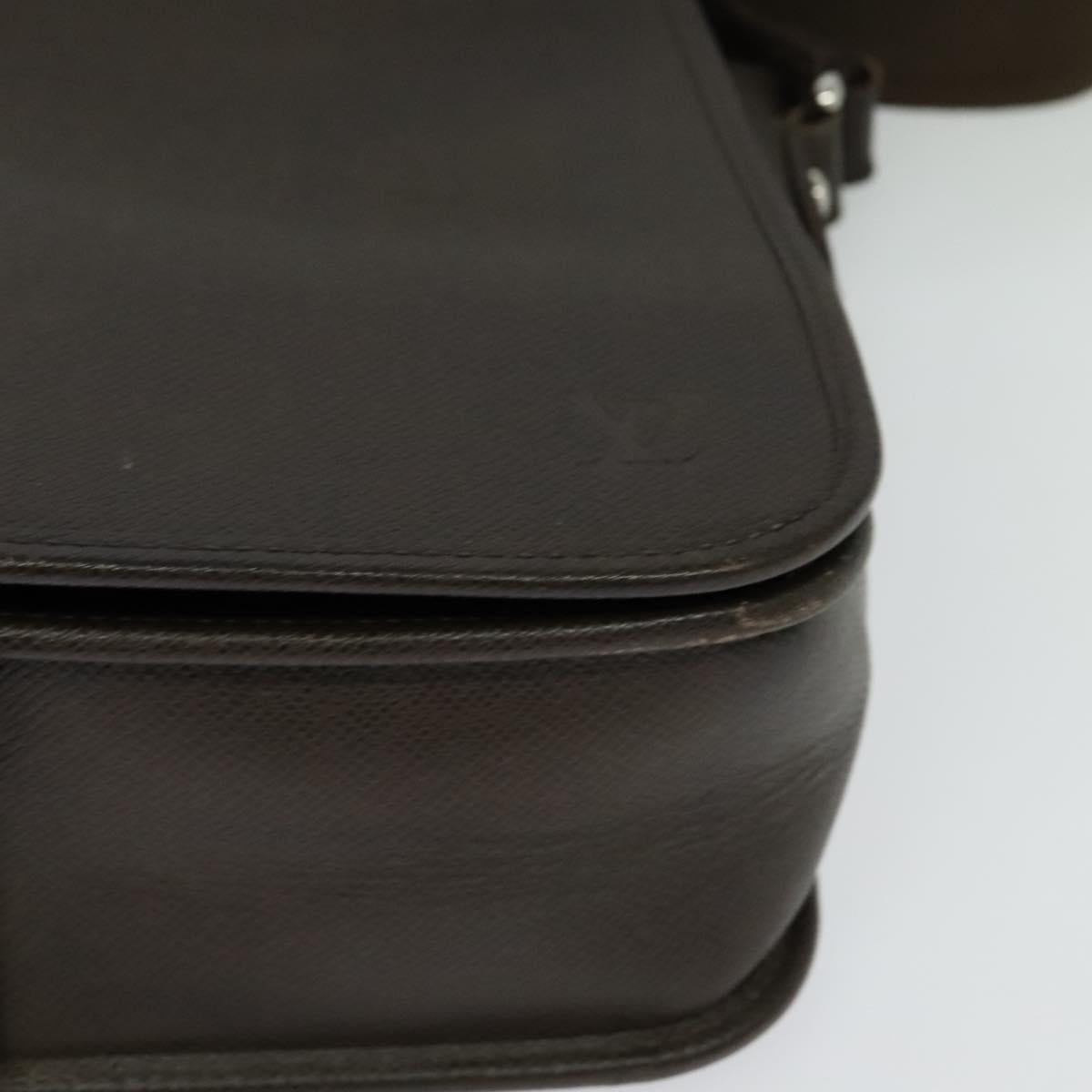 LOUIS VUITTON Taiga Andrei Shoulder Bag Grizzly M32488 LV Auth 127964