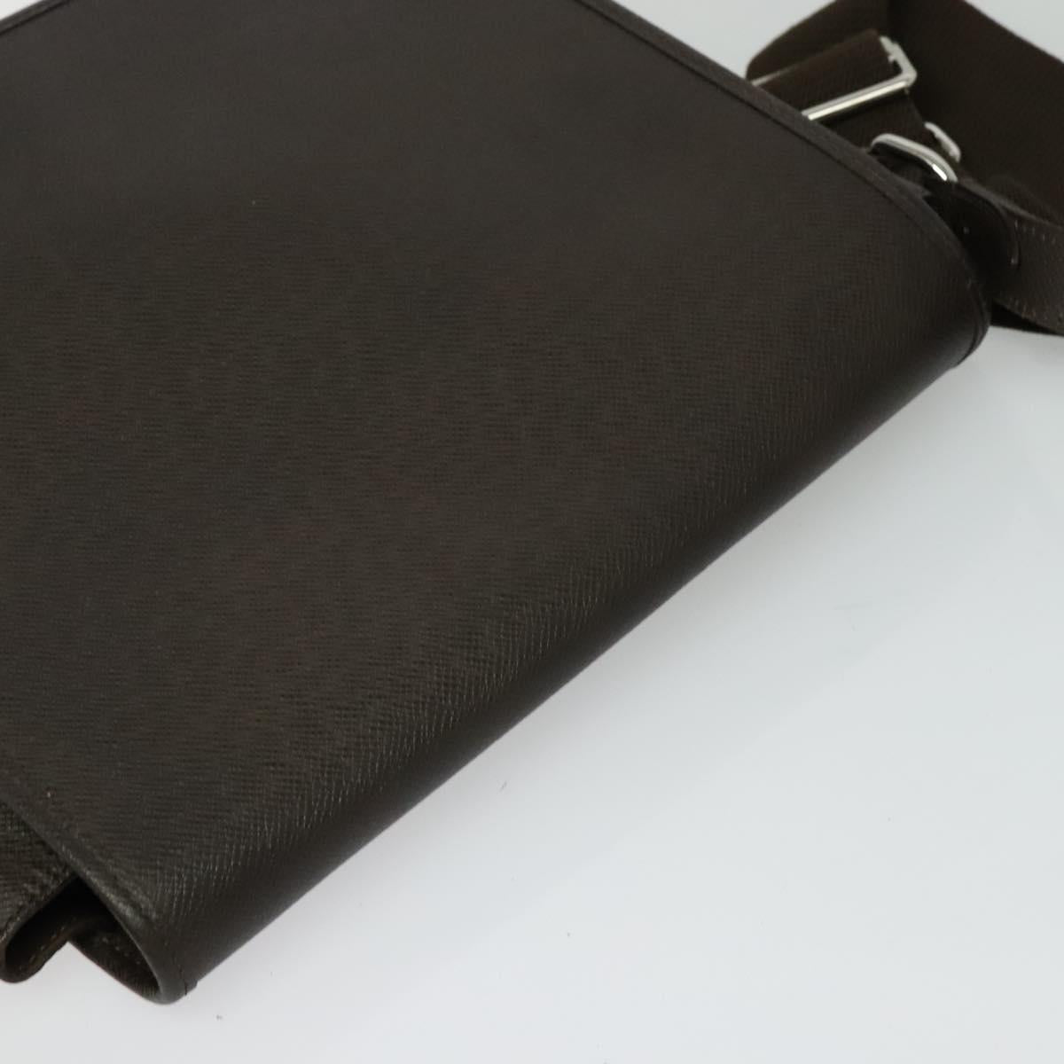 LOUIS VUITTON Taiga Andrei Shoulder Bag Grizzly M32488 LV Auth 127964