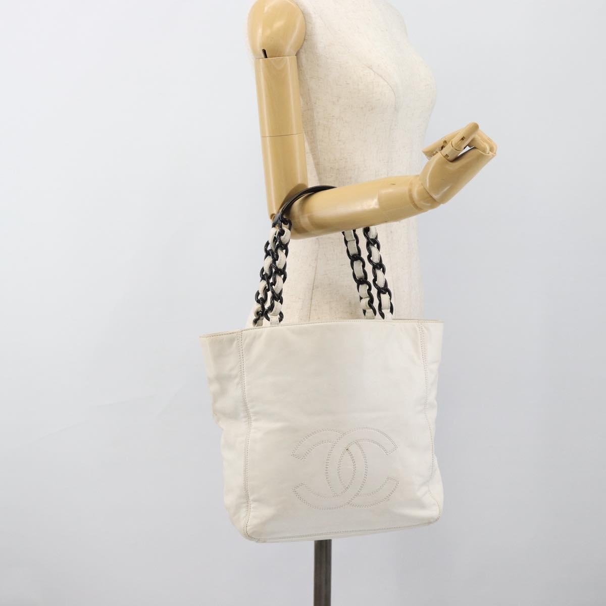 CHANEL Chain Tote Bag Lamb Skin White CC Auth 128237