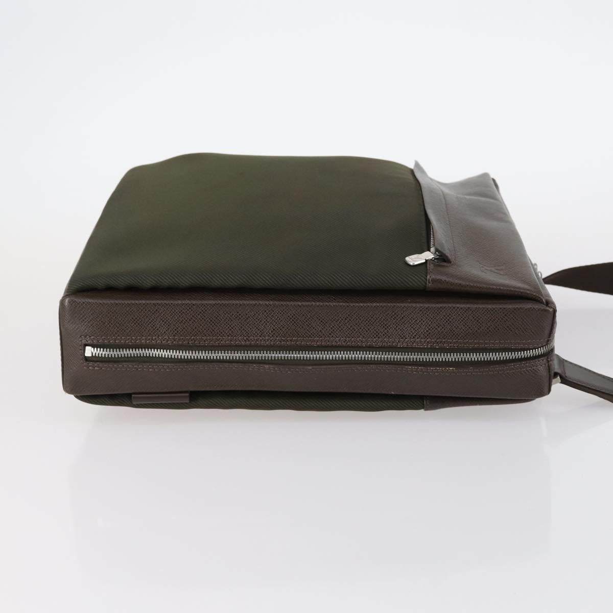 LOUIS VUITTON Taiga Beluga Shoulder Bag Grizzly M30918 LV Auth 135183