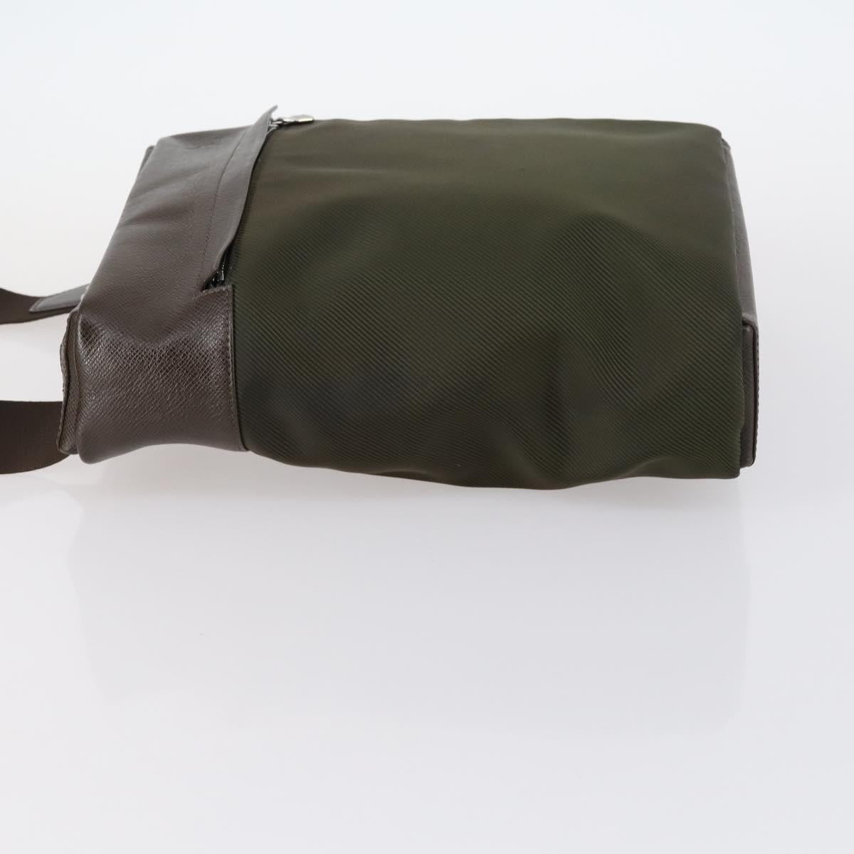 LOUIS VUITTON Taiga Beluga Shoulder Bag Grizzly M30918 LV Auth 135183