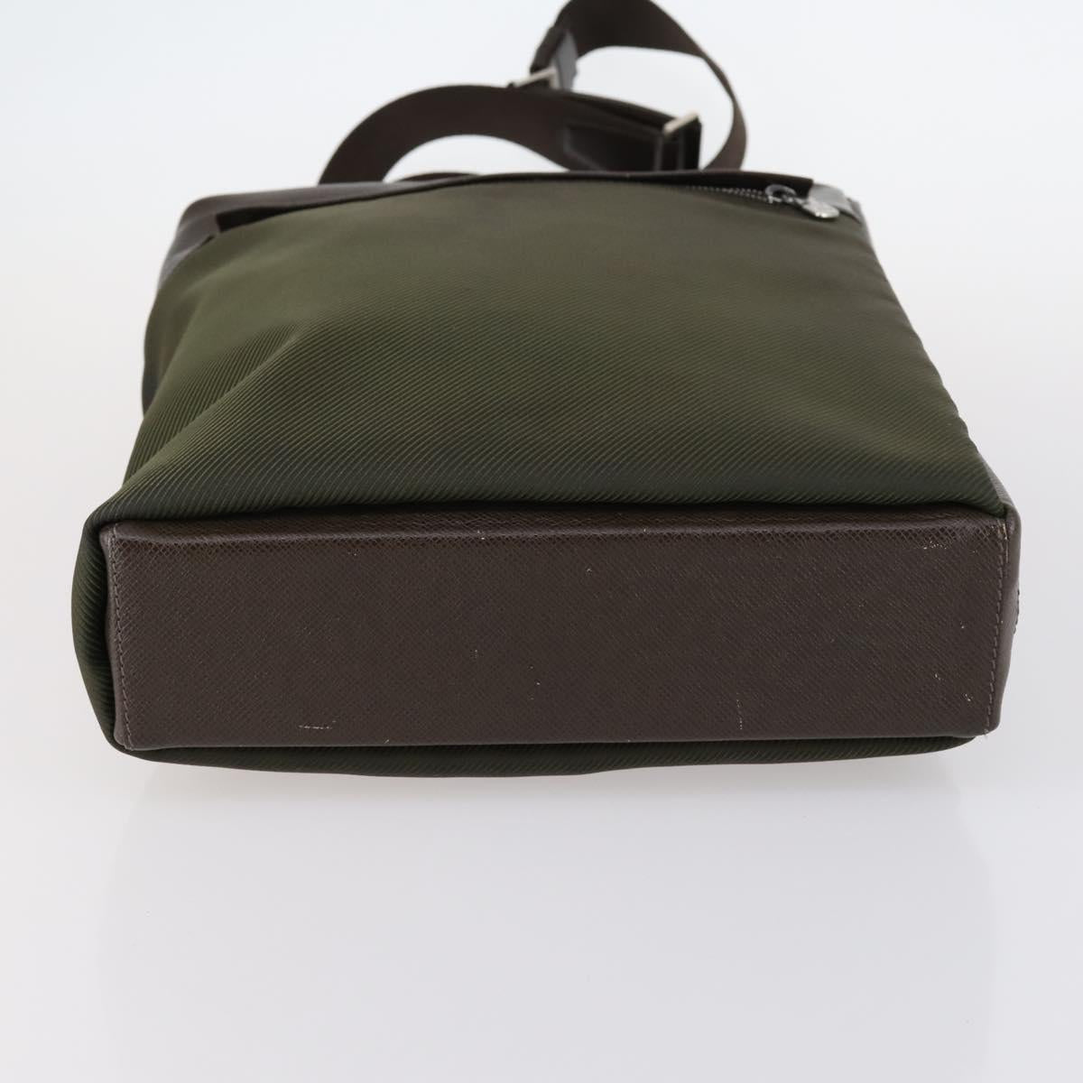 LOUIS VUITTON Taiga Beluga Shoulder Bag Grizzly M30918 LV Auth 135183