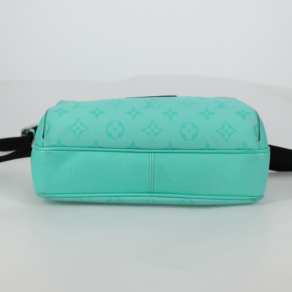 LOUIS VUITTON Taiga Lama Monogram Outdoor Messenger PM Bag M30241 LV Auth 135269