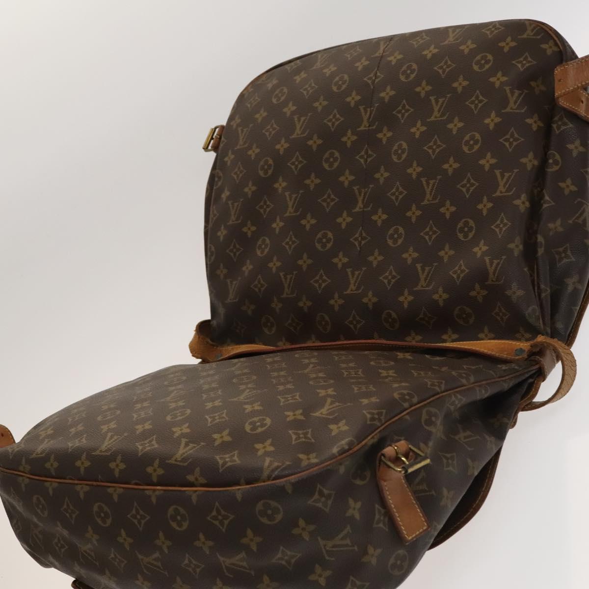 LOUIS VUITTON Monogram Saumur 43 Shoulder Bag M42252 LV Auth 135367