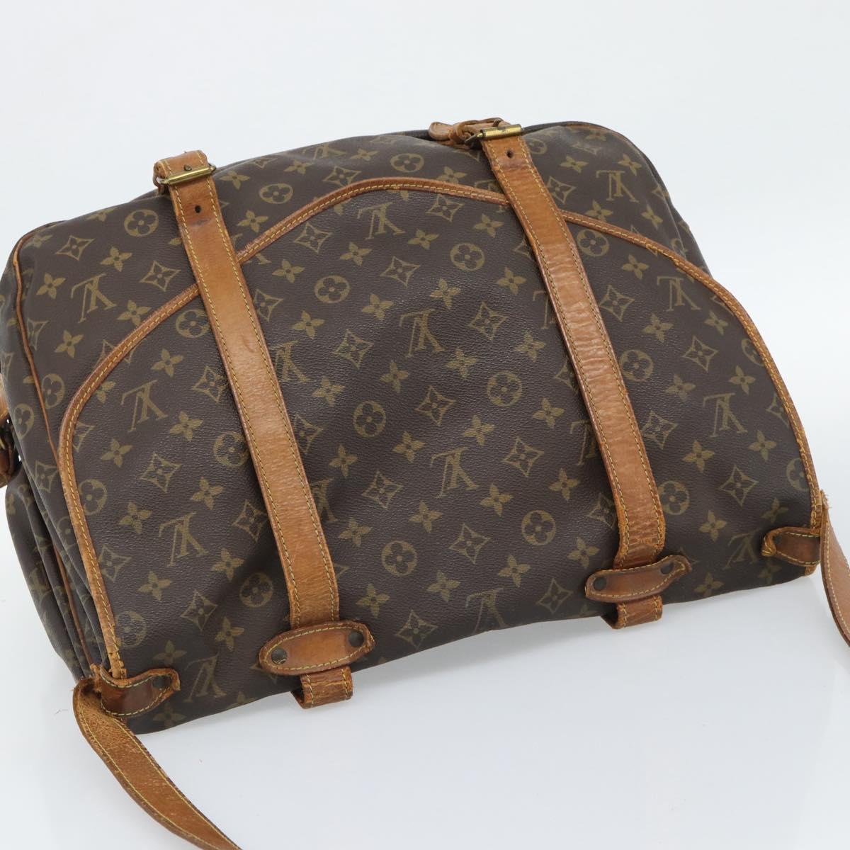 LOUIS VUITTON Monogram Saumur 43 Shoulder Bag M42252 LV Auth 135367