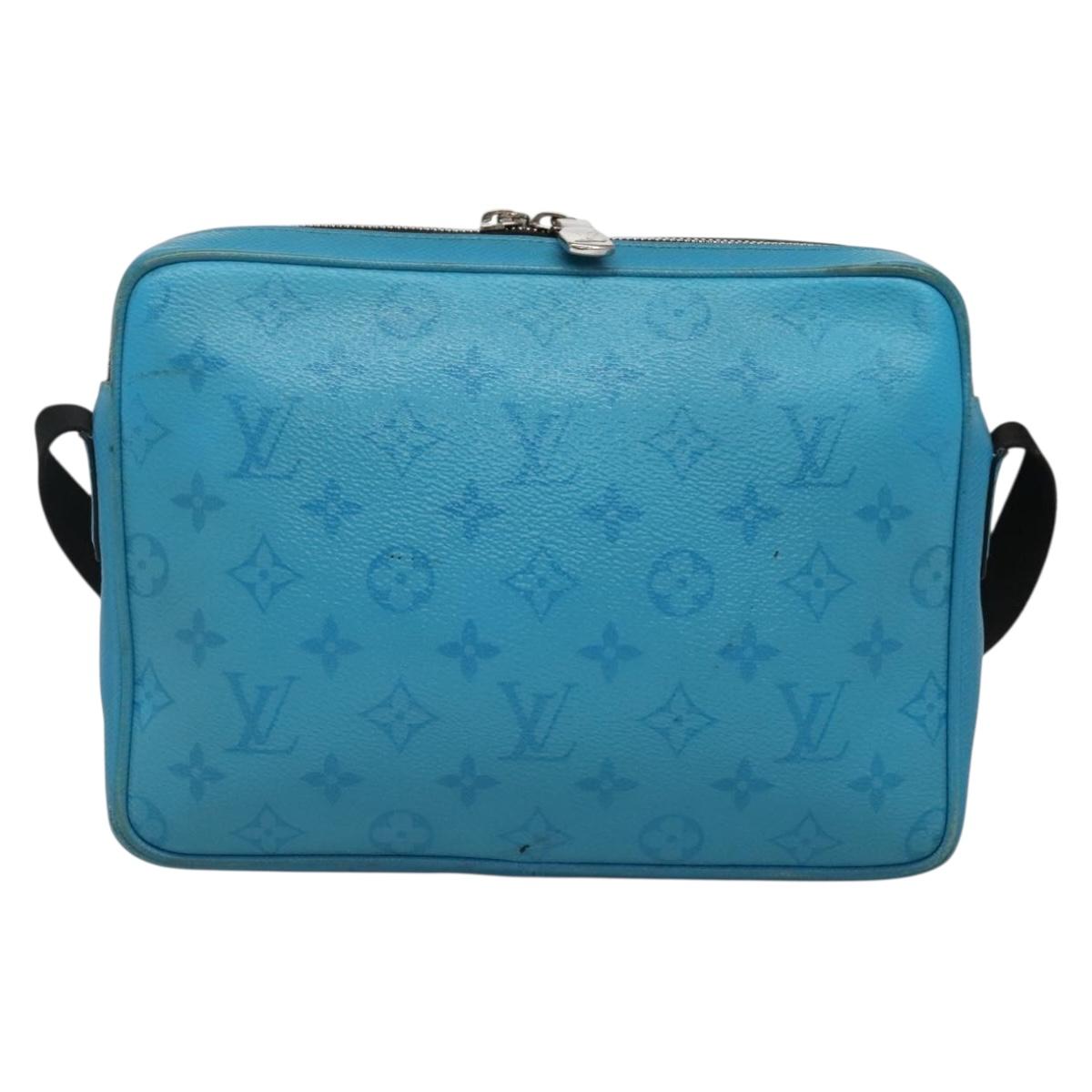 LOUIS VUITTON Taiga Lama Monogram Outdoor Messenger PM Bag M30749 LV Auth 139125