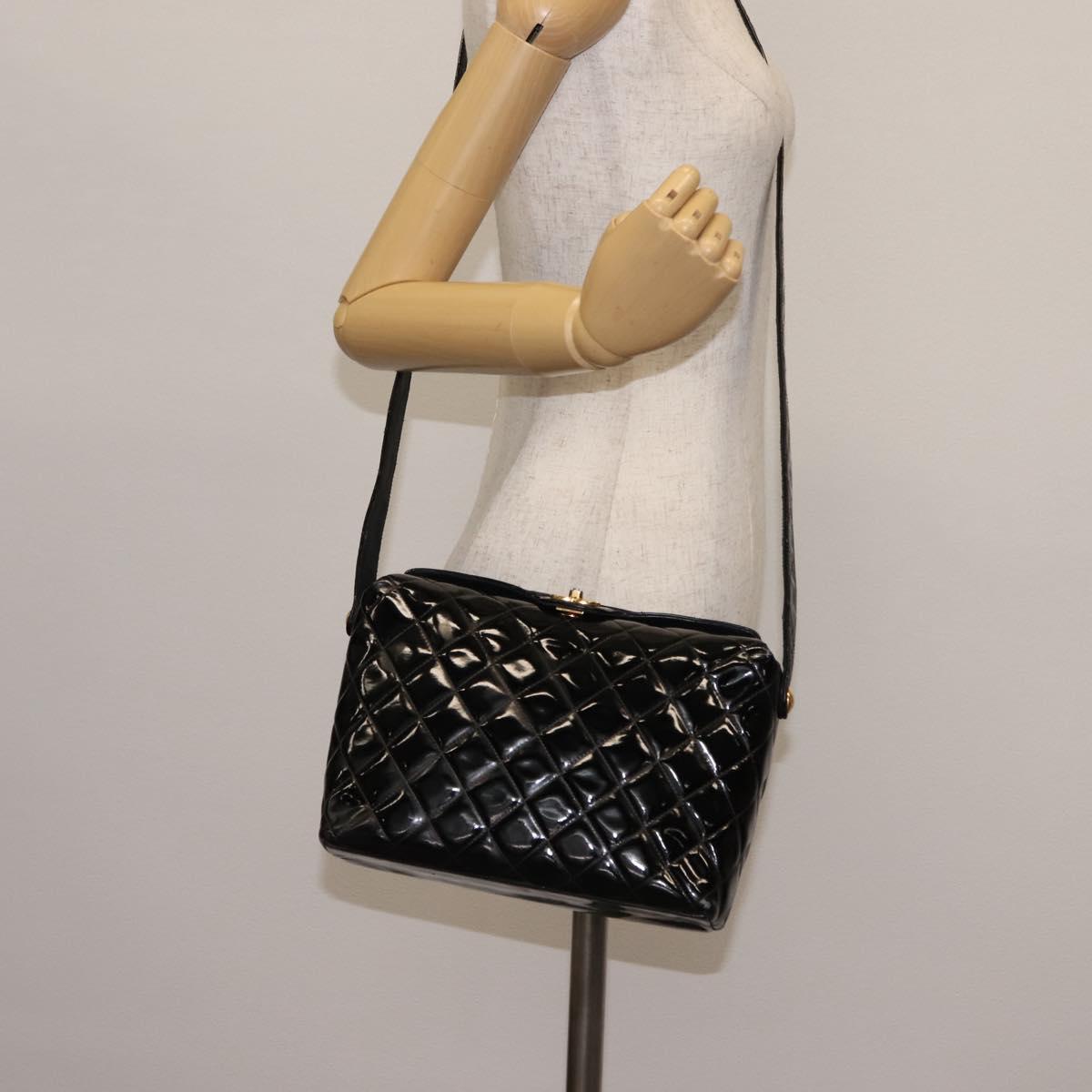 CHANEL Matelasse Shoulder Bag Patent leather Black Gold CC Auth 141133