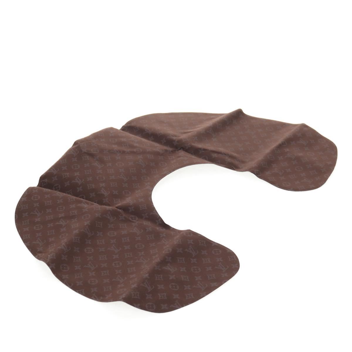 LOUIS VUITTON Mini Lin 2005 VIP Only Voyage Kit Pouch M99204 LV Auth 141172V