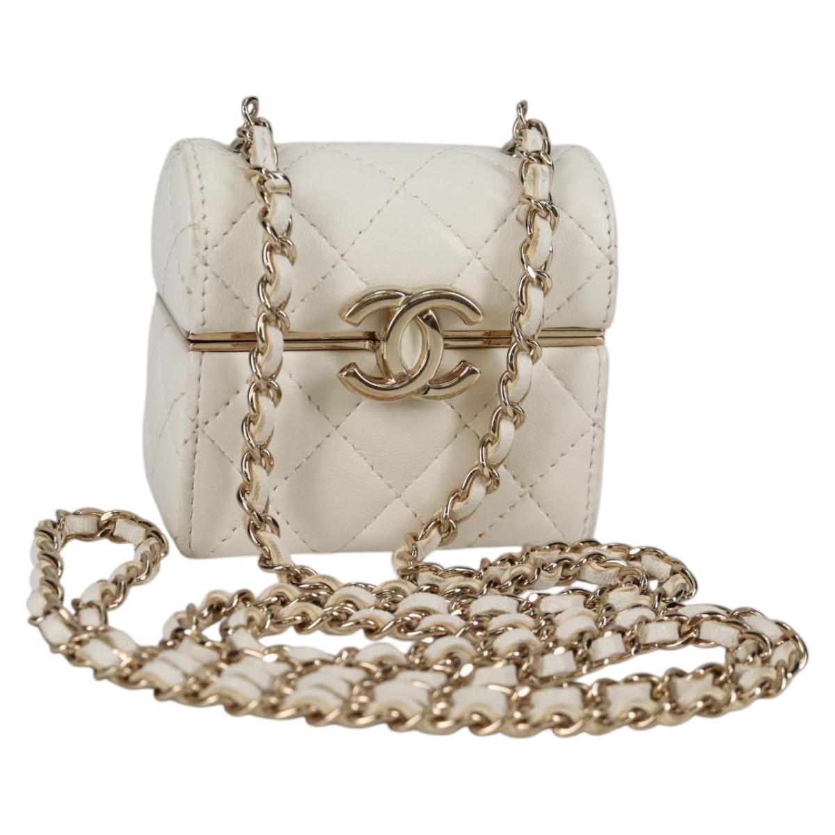 CHANEL Airpods case Earphone case Lamb Skin White CC Auth 141176M