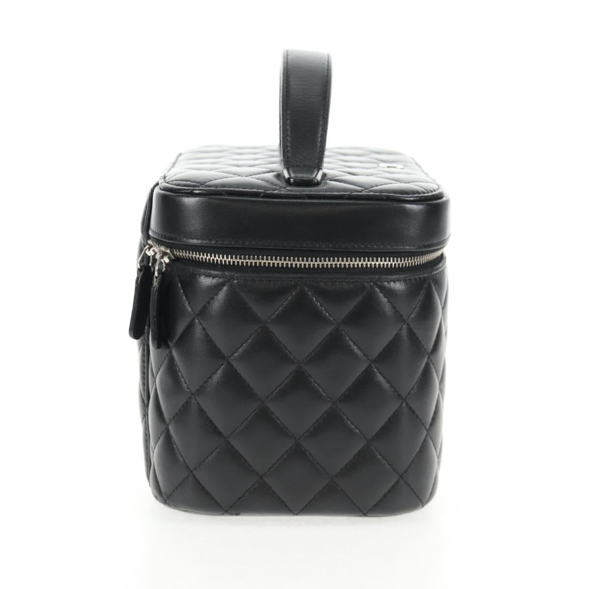 CHANEL Matelasse Vanity Pouch Lamb Skin Black Silver CC Auth 142565M