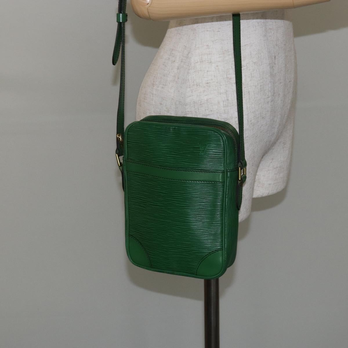 LOUIS VUITTON Epi Danube Shoulder Bag Green M45634 LV Auth 142833