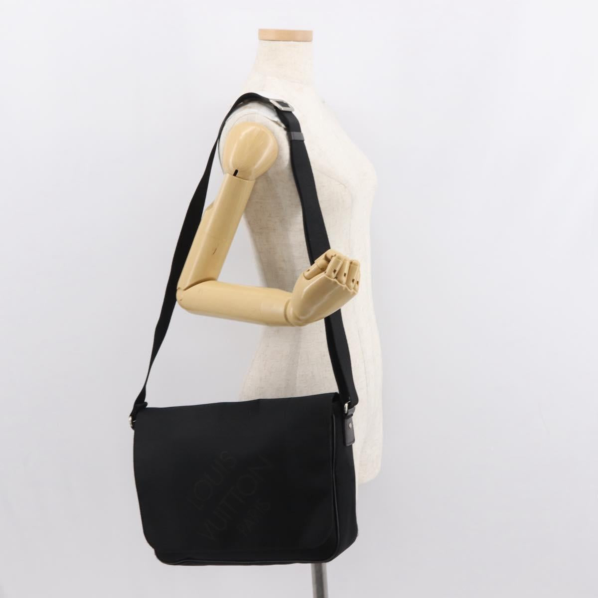 LOUIS VUITTON Damier Geant Petite Message Shoulder Bag Black M93618 Auth 152117