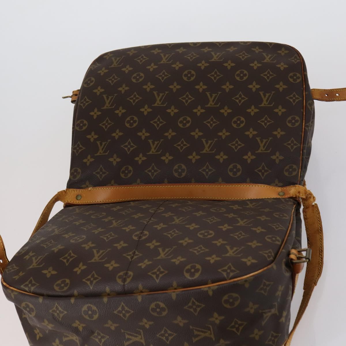 LOUIS VUITTON Monogram Saumur 30 Shoulder Bag M42256 LV Auth 153435
