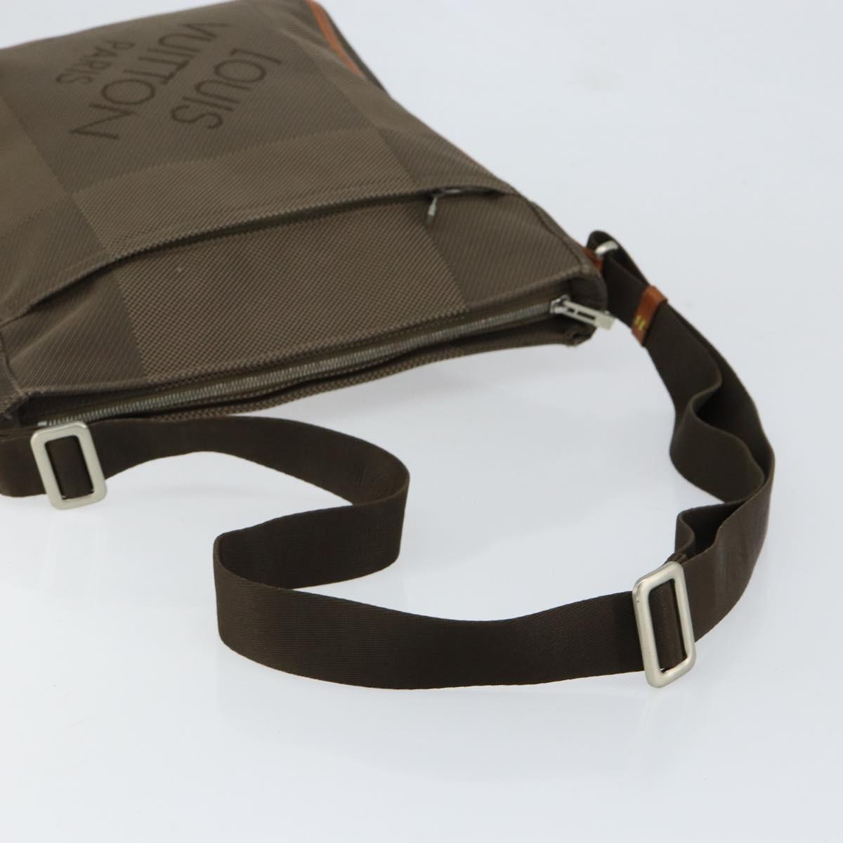 LOUIS VUITTON Damier Geant Compignon Messenger bag Khaki M93045 LV Auth 153513