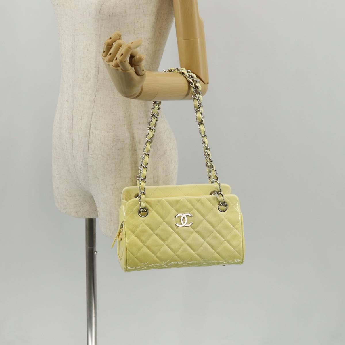 CHANEL Matelasse Chain Shoulder Bag Patent leather Yellow Silver CC Auth 154112V