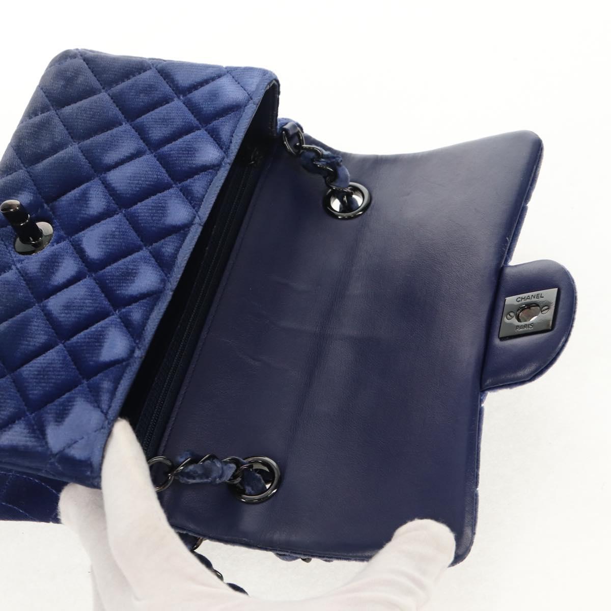 CHANEL Matelasse 20 Chain Shoulder Bag Velor Navy CC Auth 154631V