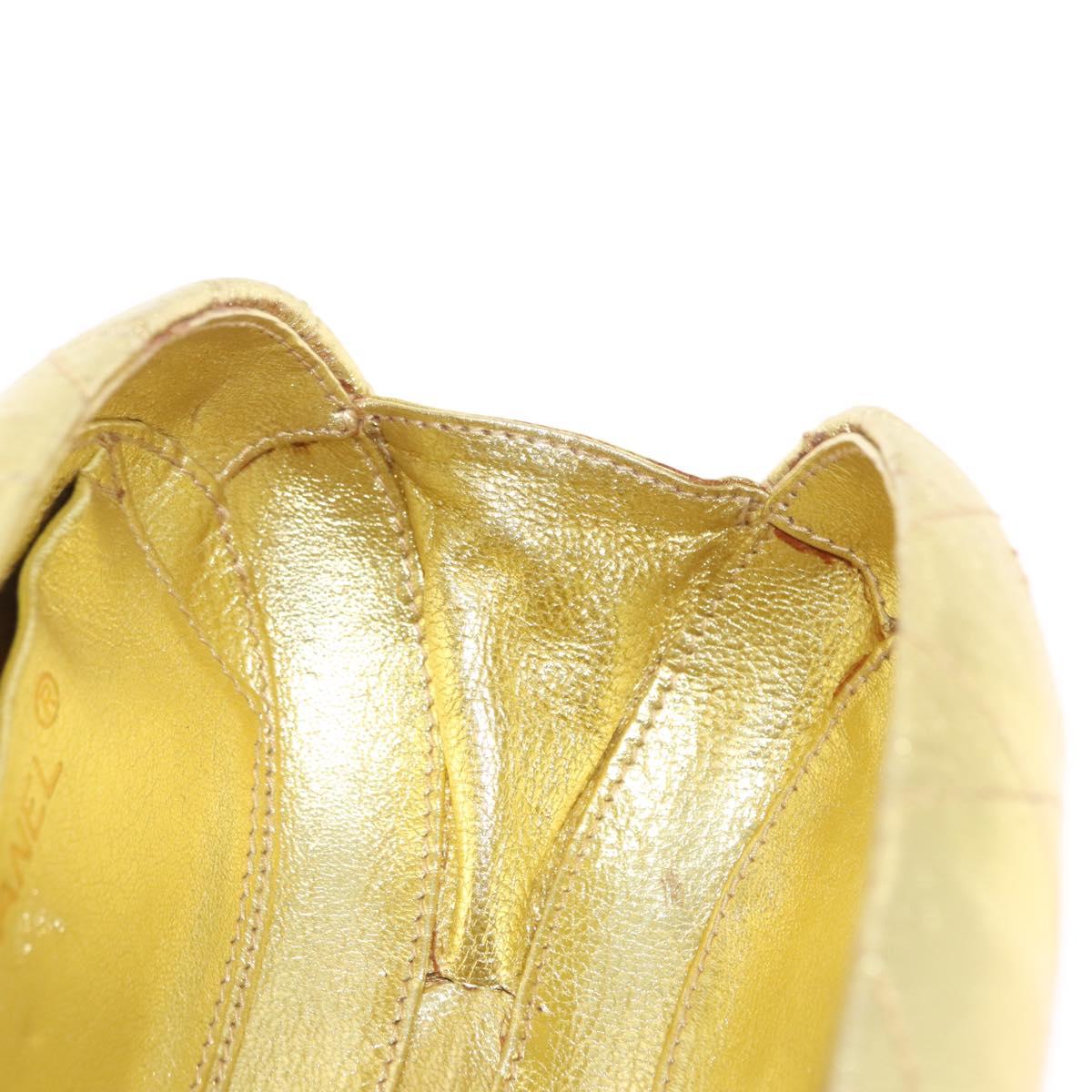 CHANEL Matelasse Clutch Bag Leather Gold CC Auth 155096