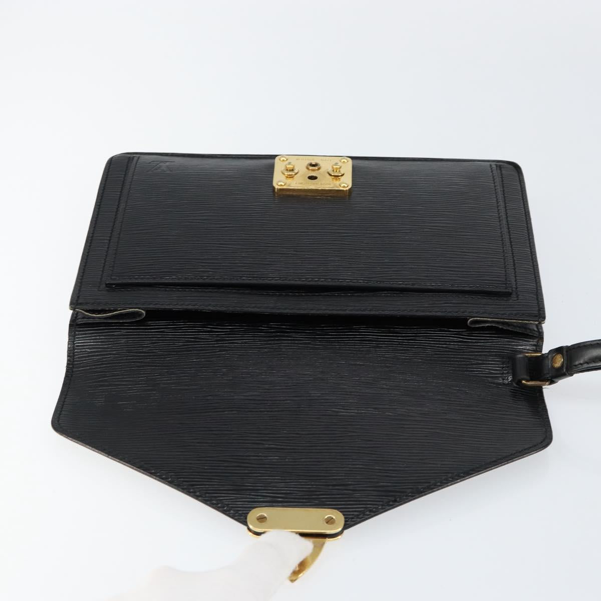 LOUIS VUITTON Epi Serie Dragonne Clutch Bag Black Noir M52612 LV Auth 155183