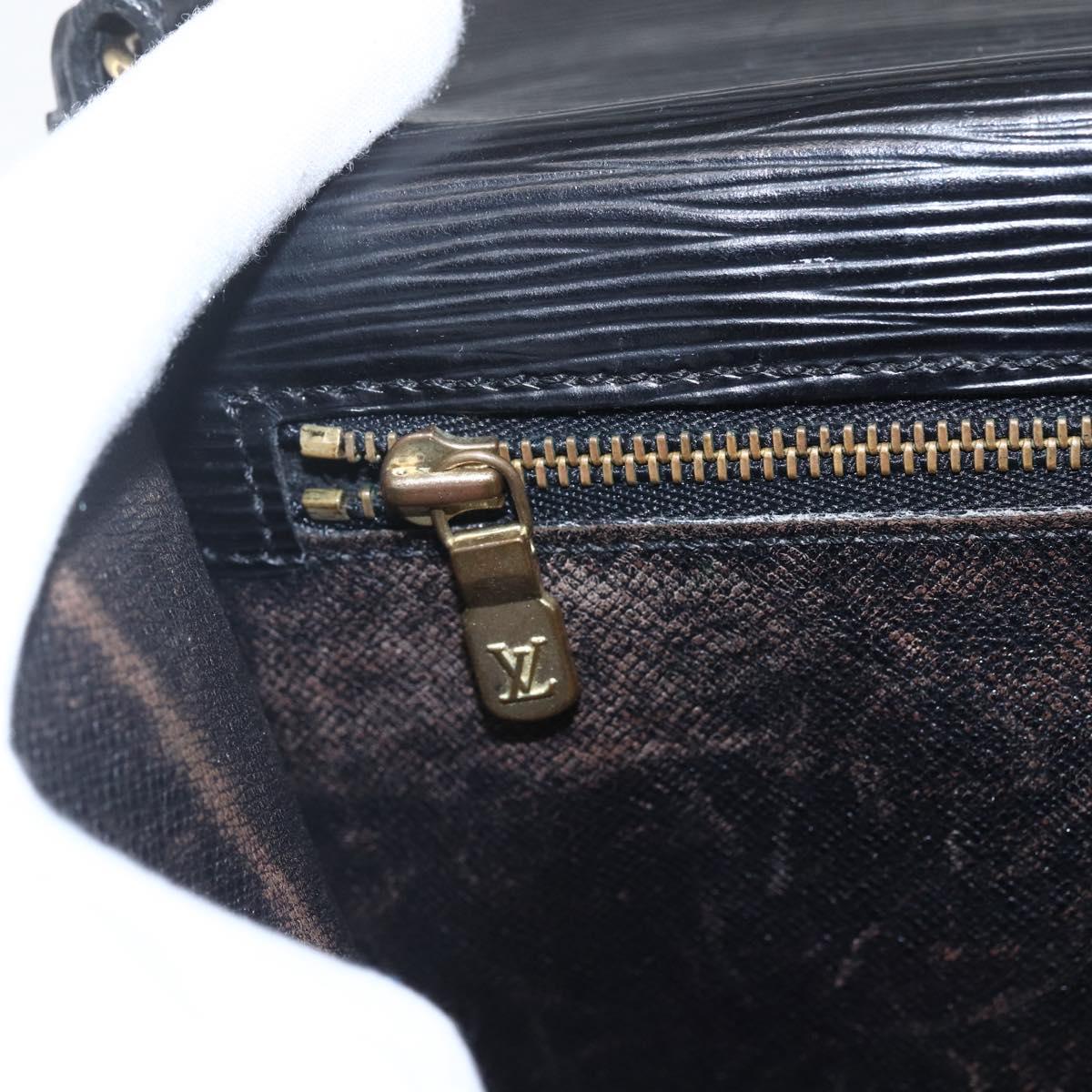 LOUIS VUITTON Epi Serie Dragonne Clutch Bag Black Noir M52612 LV Auth 156992