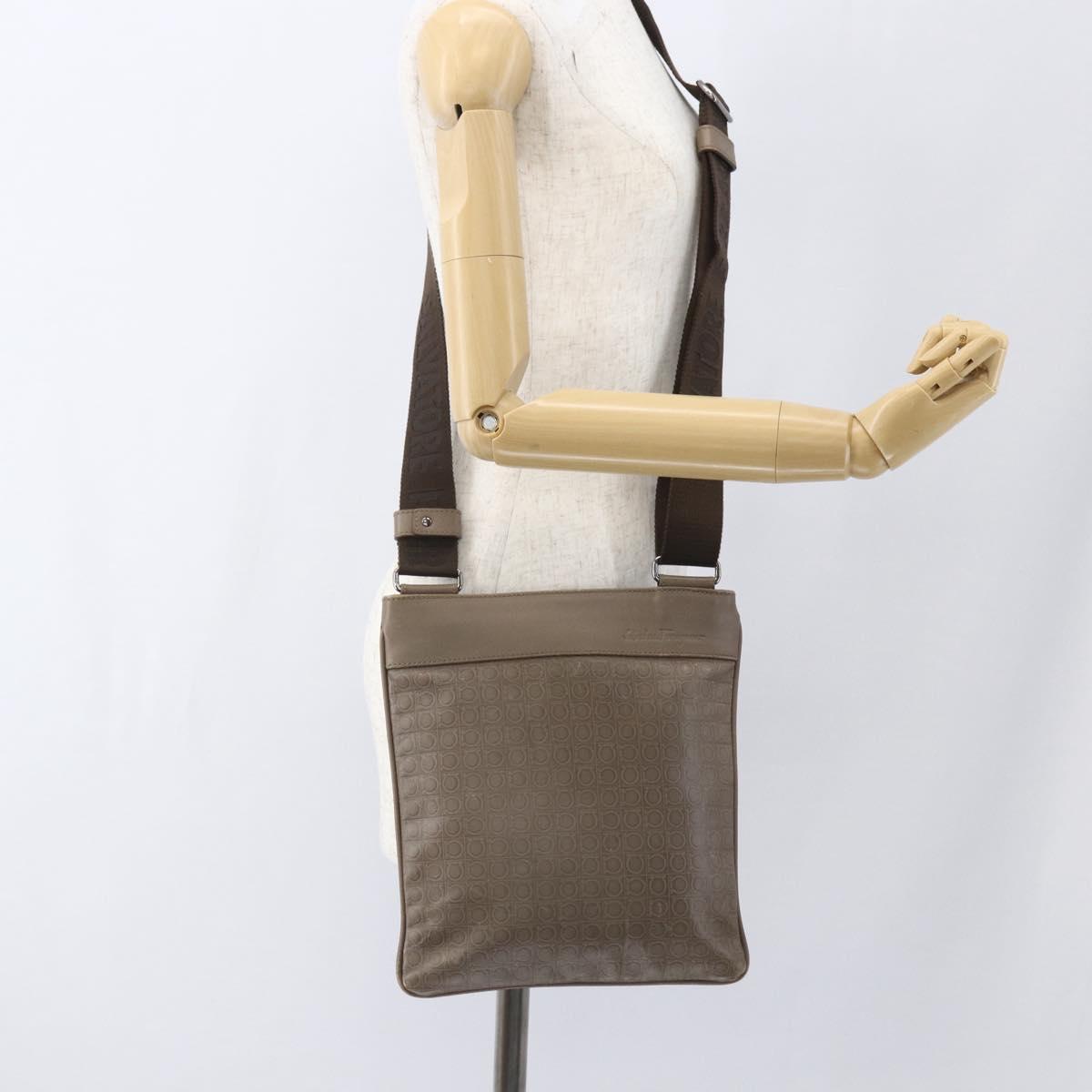Salvatore Ferragamo Shoulder Bag Leather Beige Silver Auth 159986
