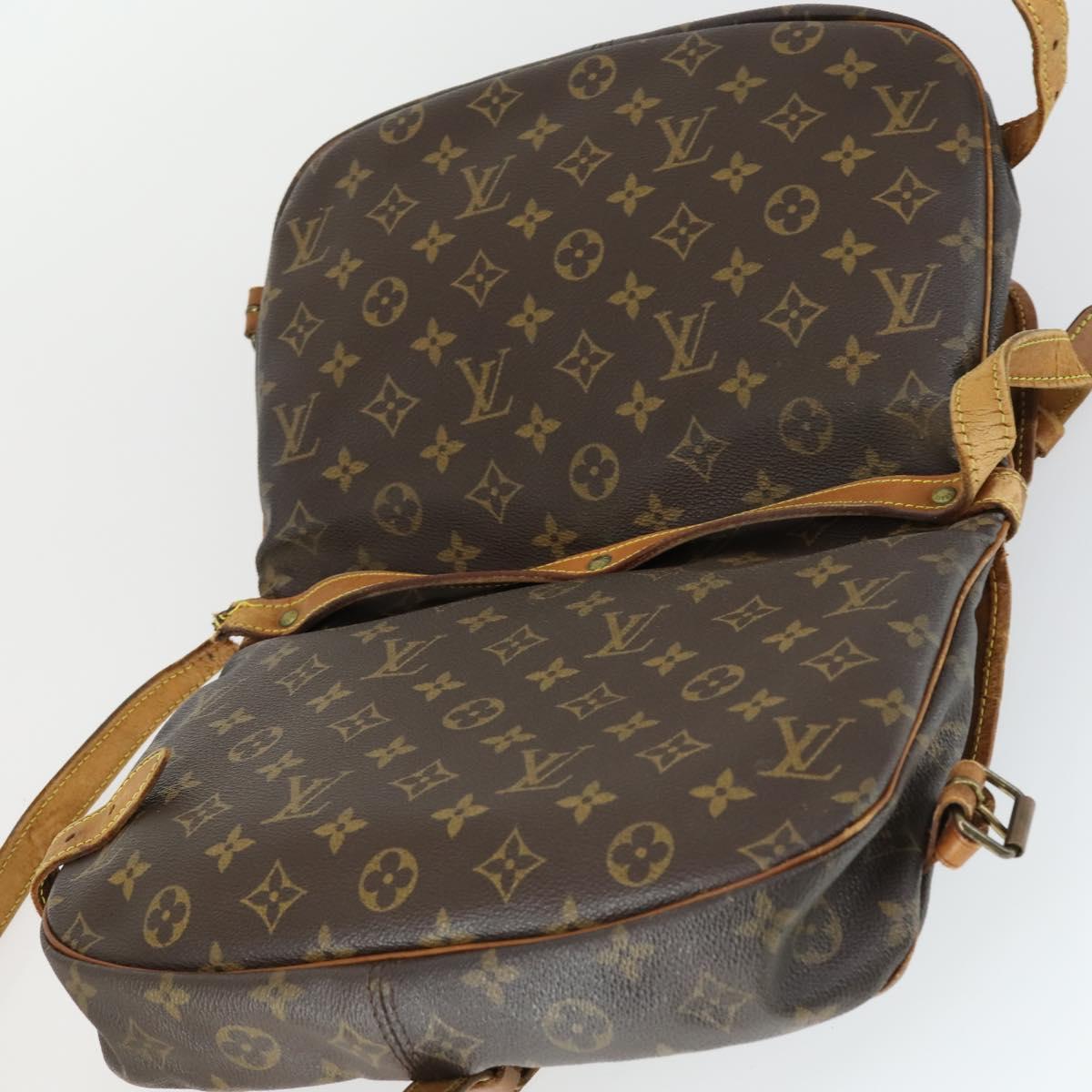 LOUIS VUITTON Monogram Saumur 30 Shoulder Bag M42256 LV Auth 161867