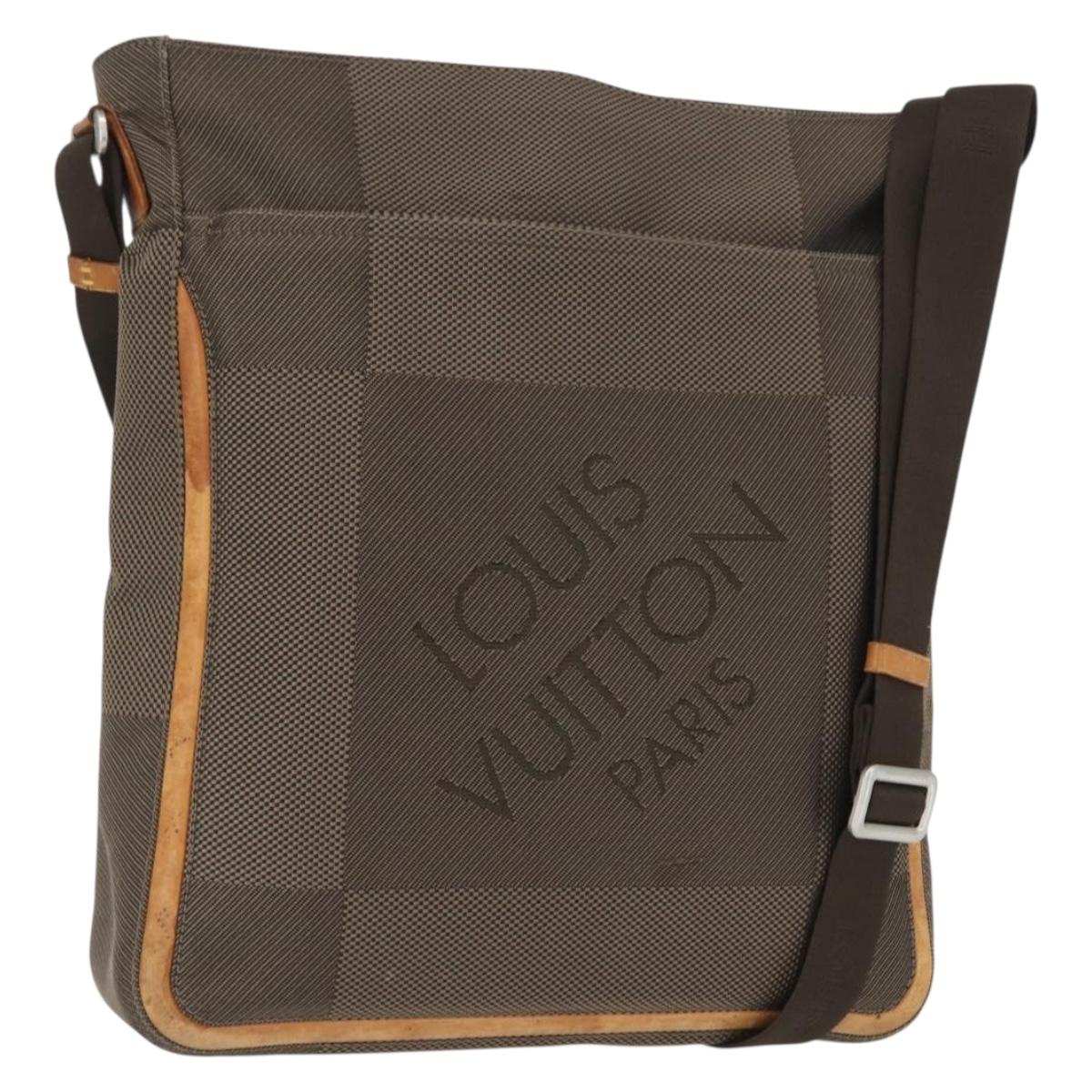 LOUIS VUITTON Damier Geant Compignon Messenger bag Khaki M93045 LV Auth 163079