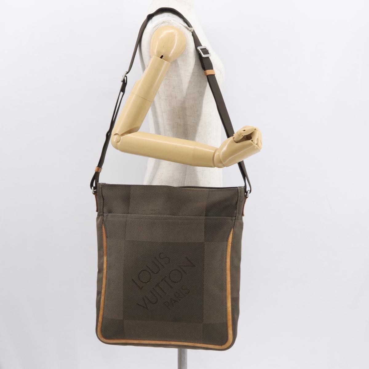LOUIS VUITTON Damier Geant Compignon Messenger bag Khaki M93045 LV Auth 163079