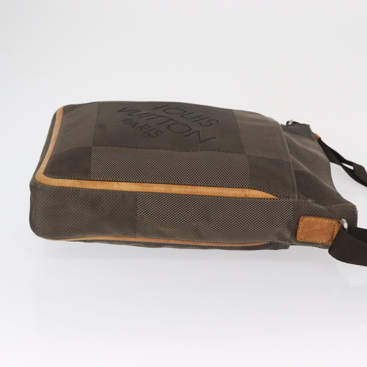 LOUIS VUITTON Damier Geant Compignon Messenger bag Khaki M93045 LV Auth 163079