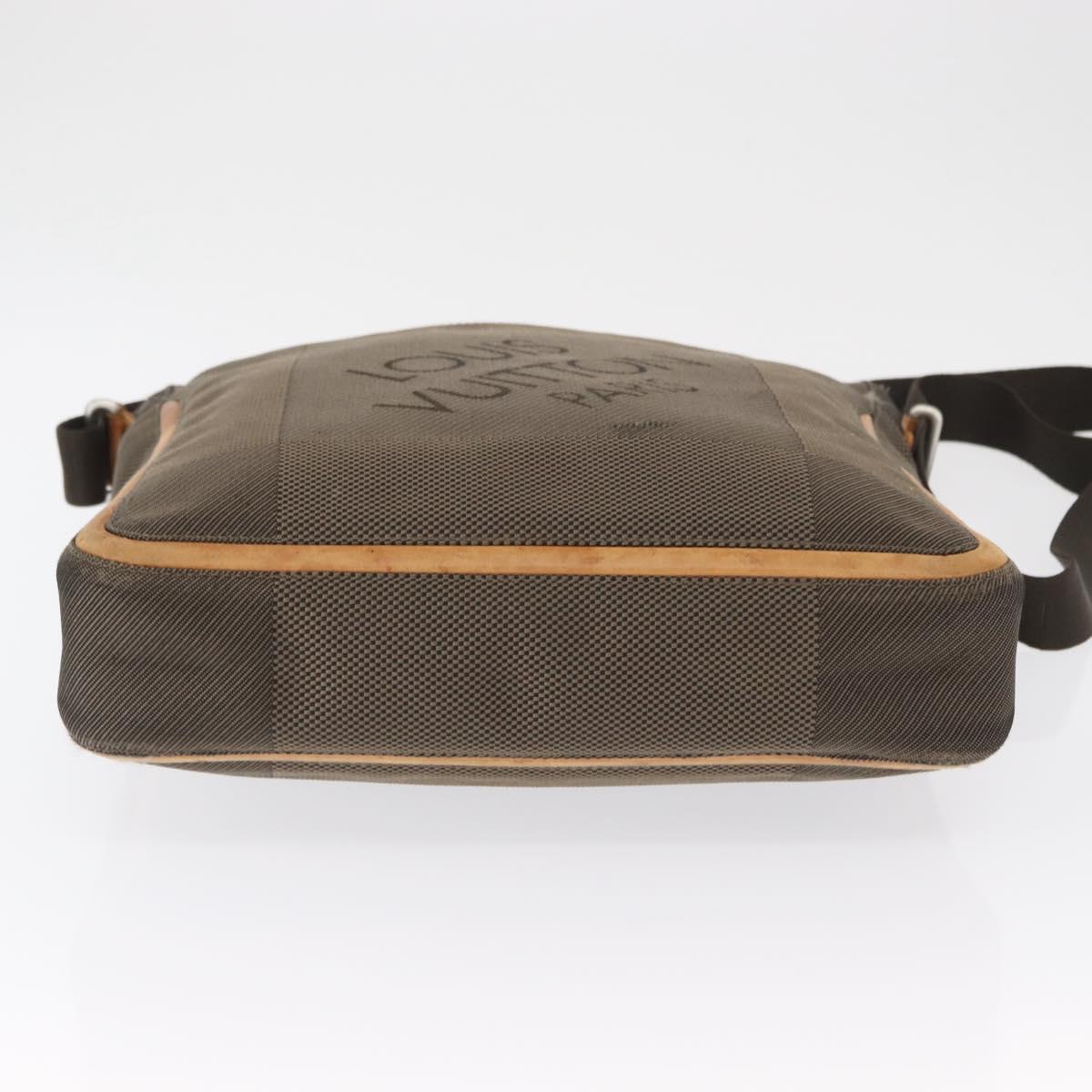 LOUIS VUITTON Damier Geant Compignon Messenger bag Khaki M93045 LV Auth 163079