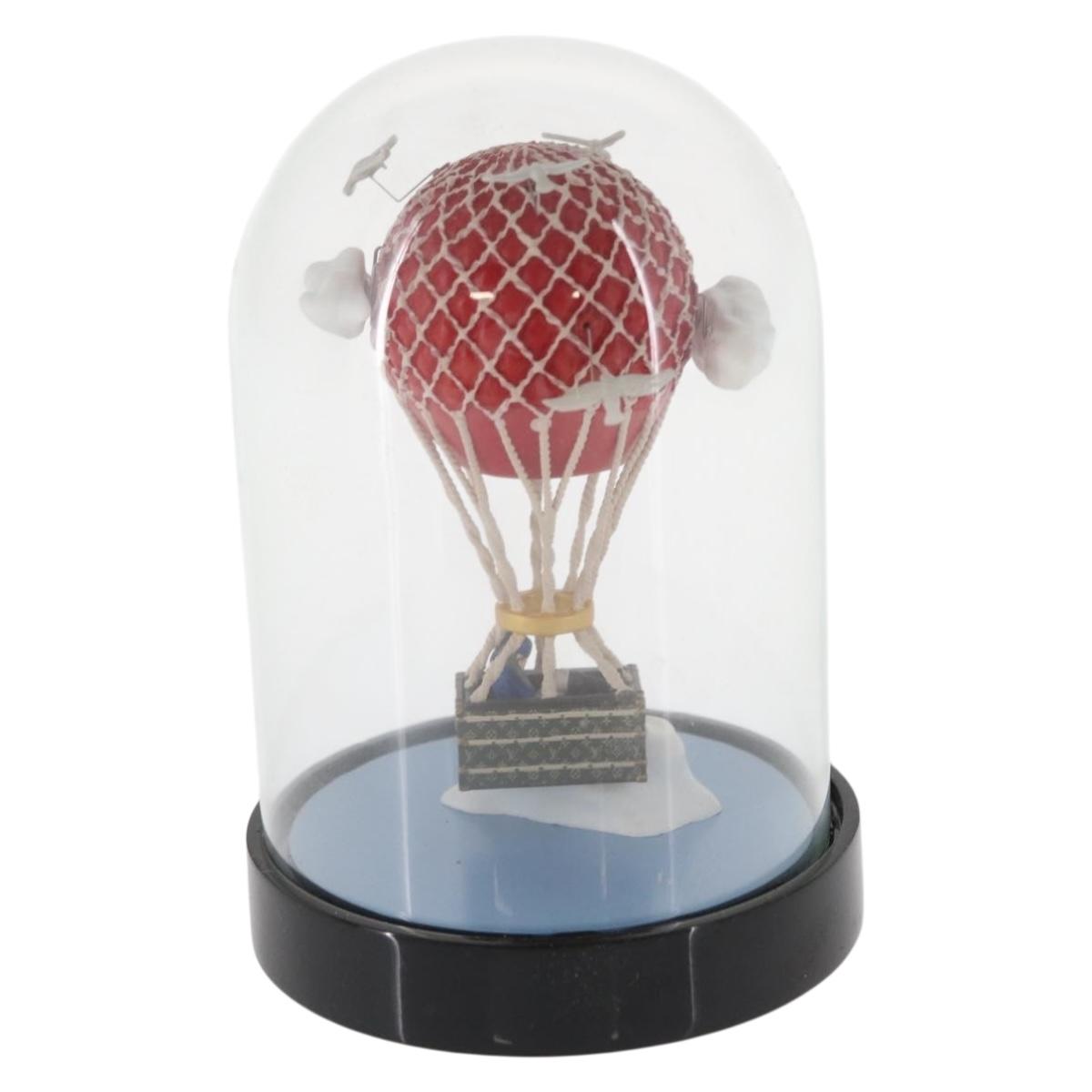 LOUIS VUITTON Maruaero Glass Dome 2013 Christmas Only Snow Globe Red Auth 164316
