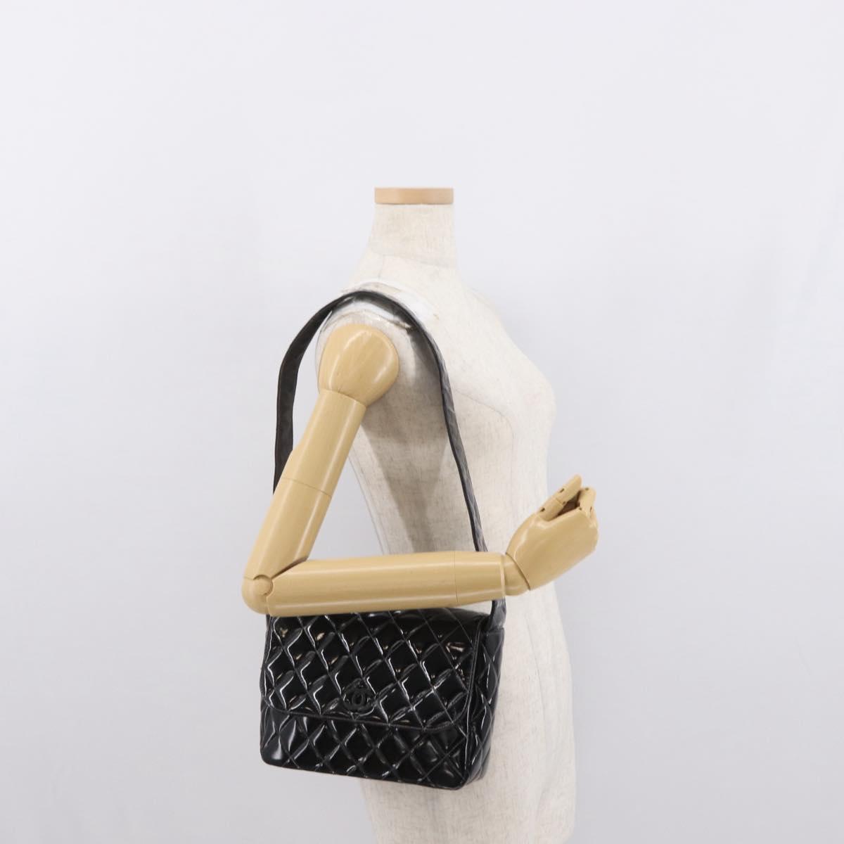CHANEL Matelasse Shoulder Bag Patent leather Black CC Auth 165022