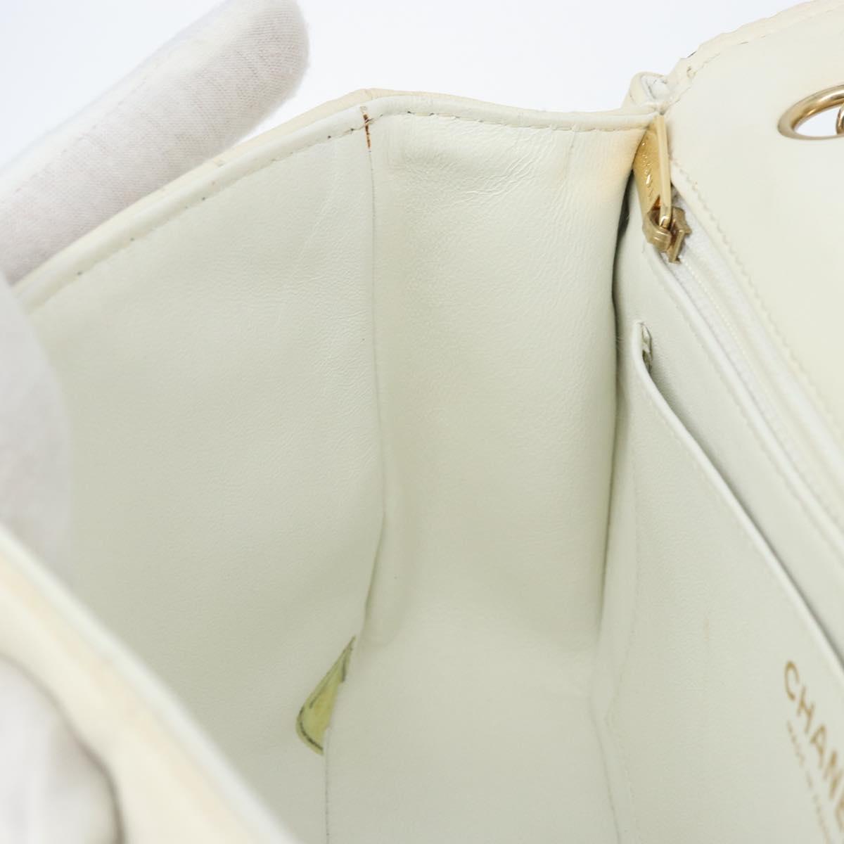 CHANEL Matelasse 25 Chain Shoulder Bag Leather White Gold CC Auth 168320V