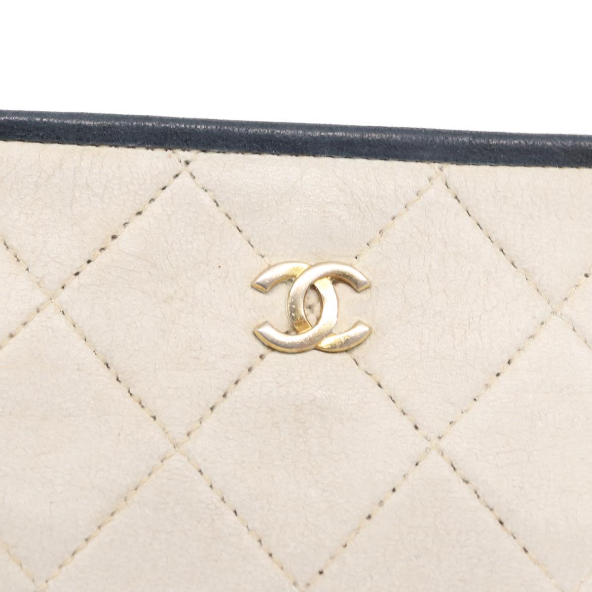 CHANEL Matelasse Chain Shoulder Bag Leather White Gold CC Auth 171161