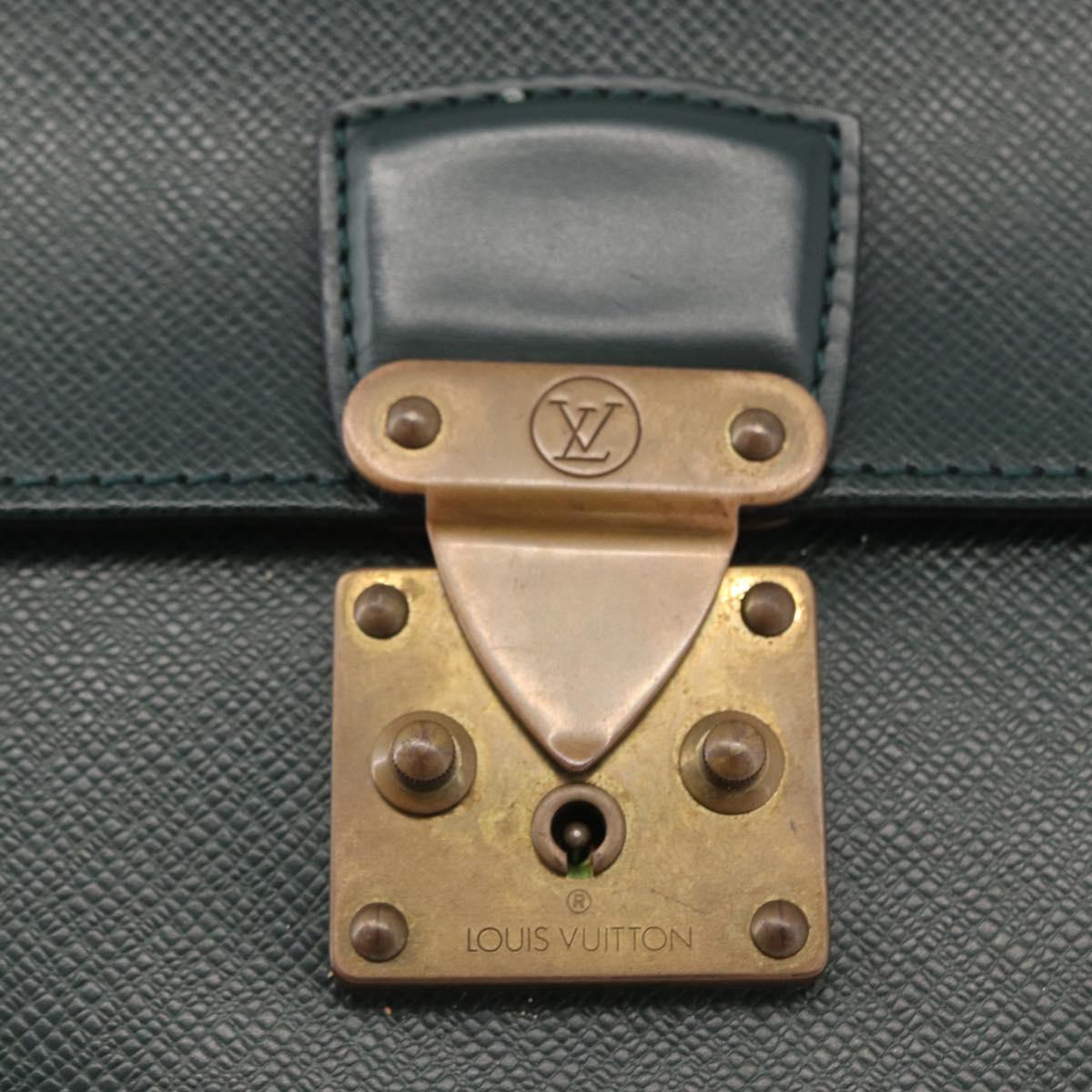 LOUIS VUITTON Taiga ServietteKourad Business Bag Epicea T16786 LV Auth 172881