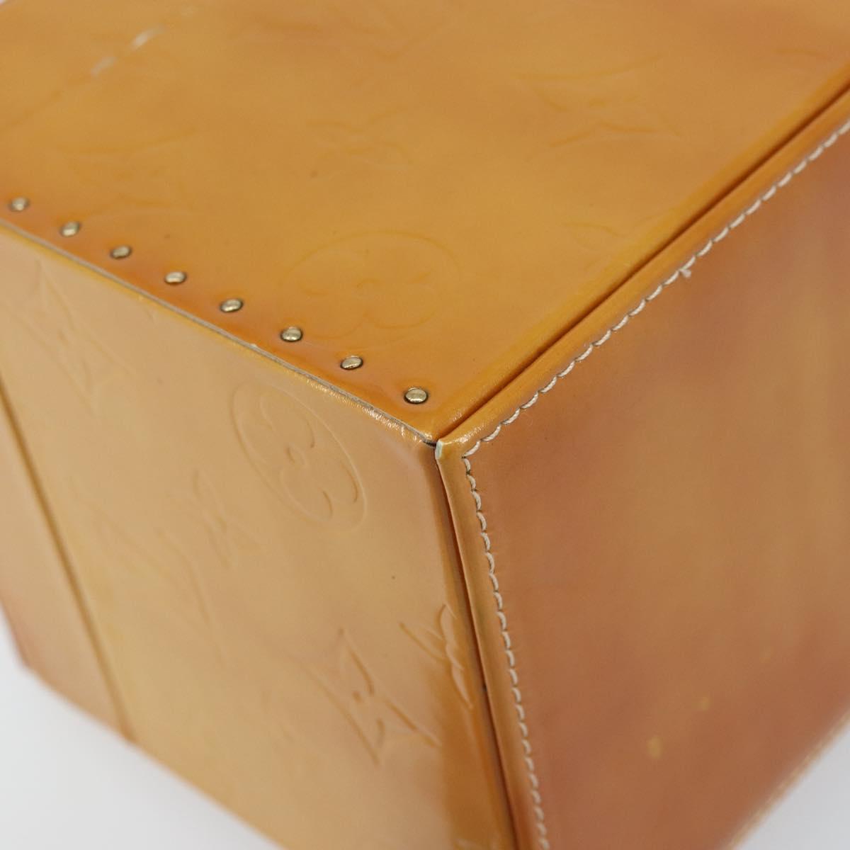 LOUIS VUITTON Monogram Vernis Bleecker Cosmetic Pouch Beige M91002 Auth 173131