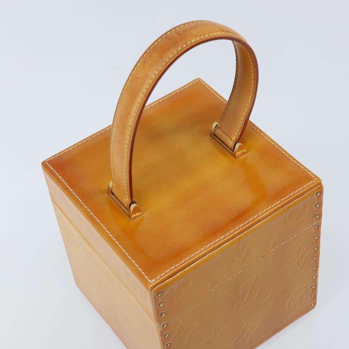 LOUIS VUITTON Monogram Vernis Bleecker Cosmetic Pouch Beige M91002 Auth 173131