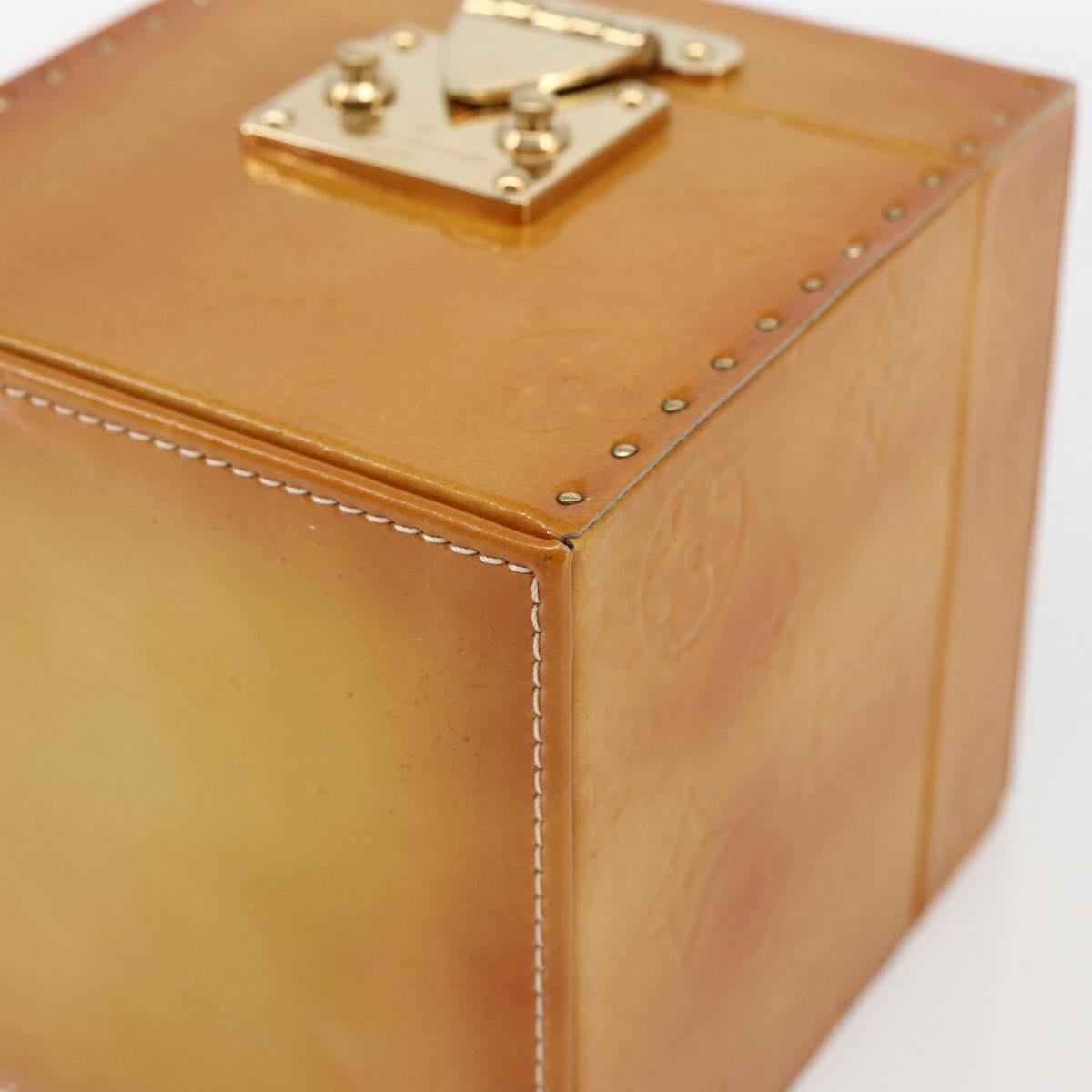 LOUIS VUITTON Monogram Vernis Bleecker Cosmetic Pouch Beige M91002 Auth 173240