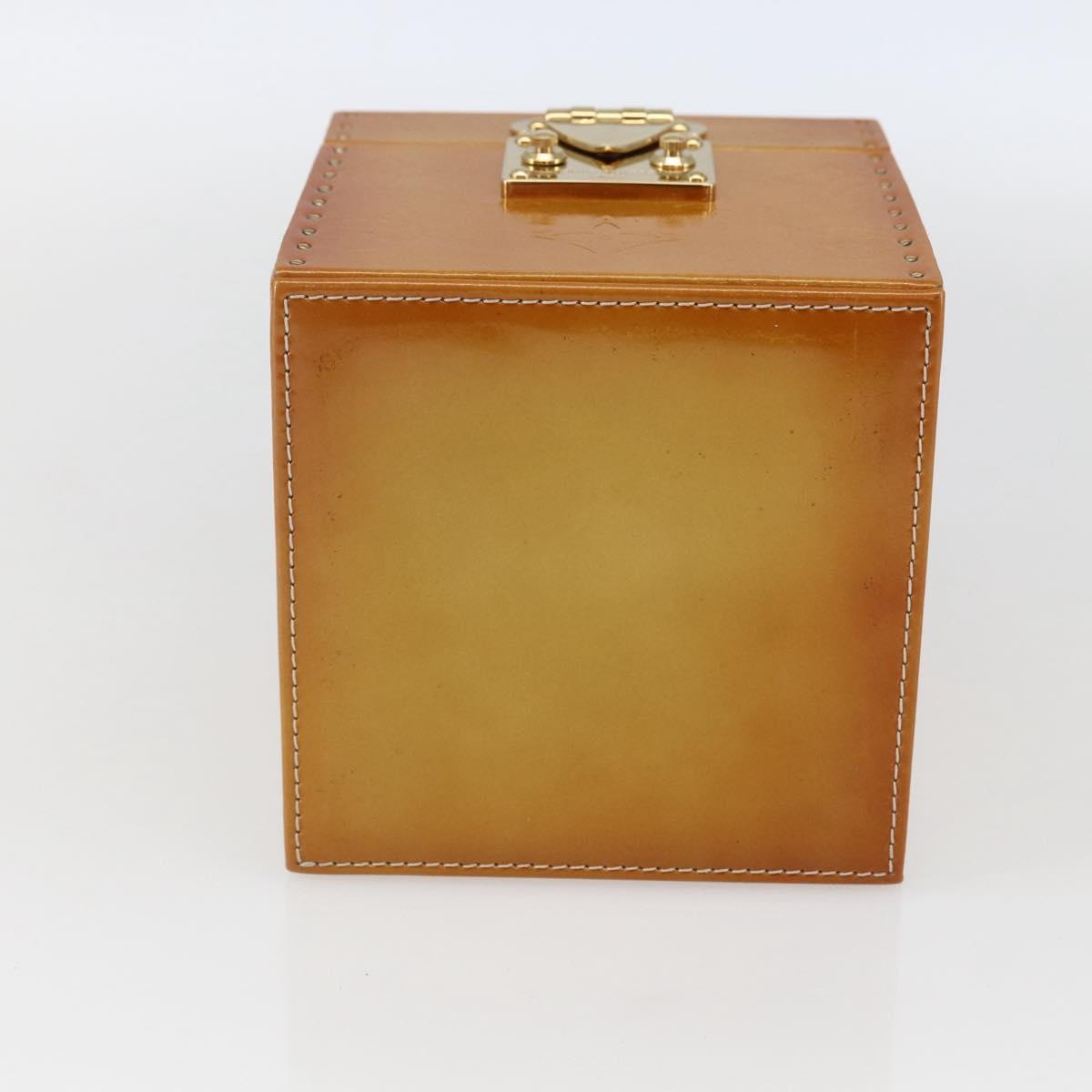 LOUIS VUITTON Monogram Vernis Bleecker Cosmetic Pouch Beige M91002 Auth 173240