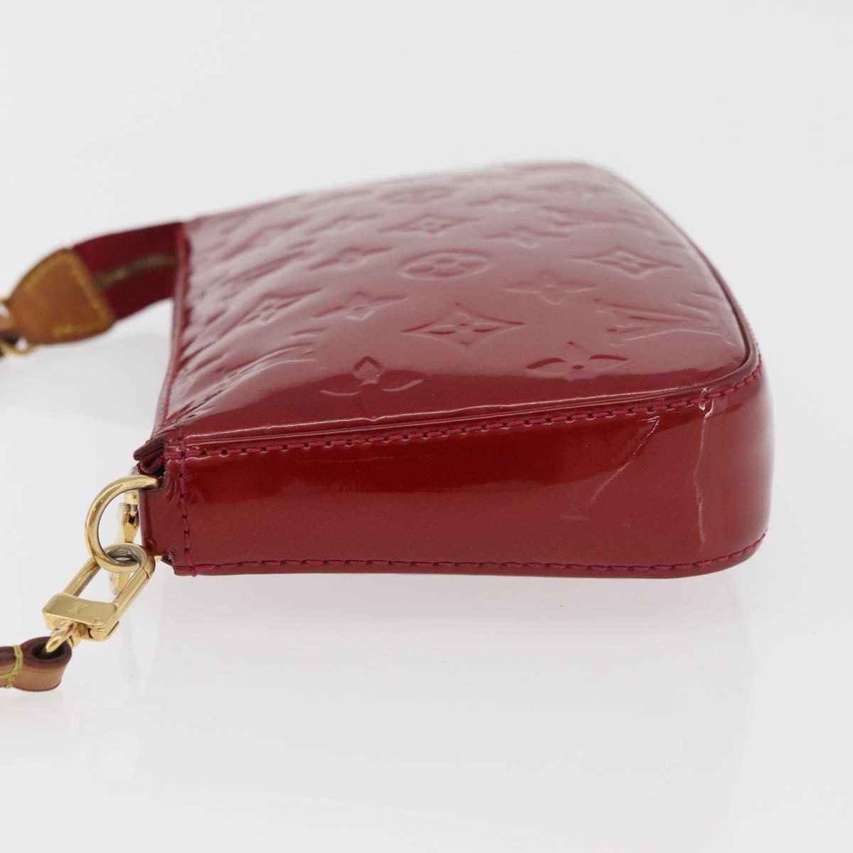 LOUIS VUITTON Vernis Pochette Accessoires Rouge Grunadine M91577 LV Auth 177031A
