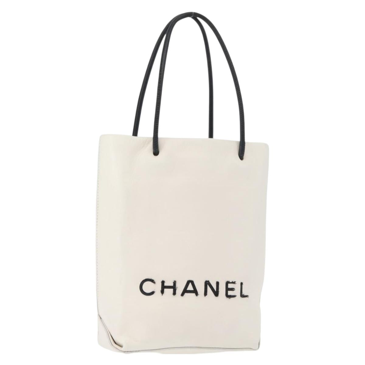 CHANEL Essential Hand Bag Leather White CC Auth 178954V