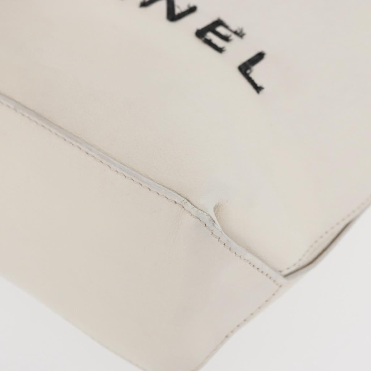 CHANEL Essential Hand Bag Leather White CC Auth 178954V