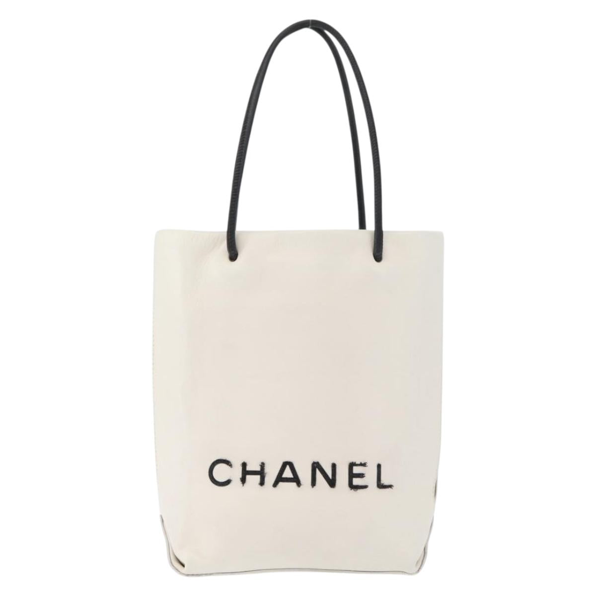 CHANEL Essential Hand Bag Leather White CC Auth 178954V